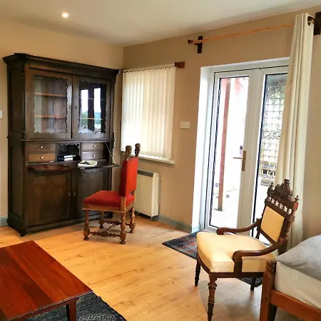 Ben Levy House Suite, Village *