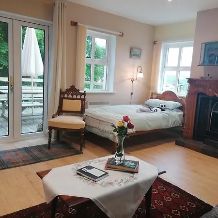 Ben Levy House Suite, Village *