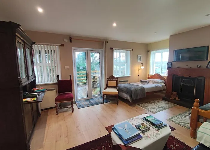 Ben Levy House Suite, Village * Clonbur